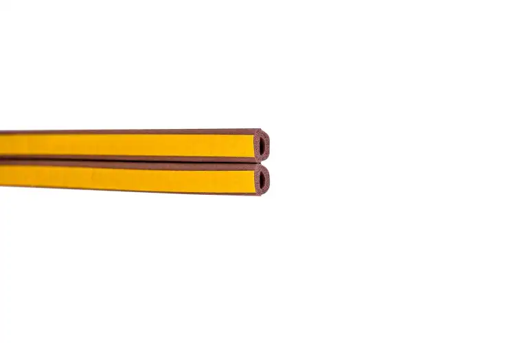 scley-uszczelka-samoprzylepna-brazowa-typ-d-szczeliny-3-5-6-5-mm-dl-100-m_.jpg